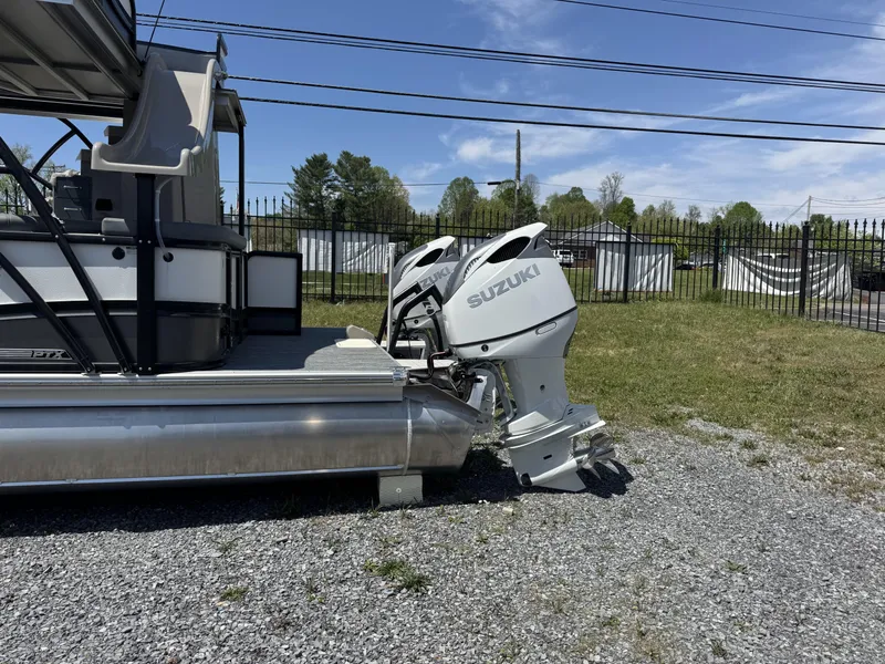 Slide: The Image of Premier ESCALANTE 330 2025 - 40