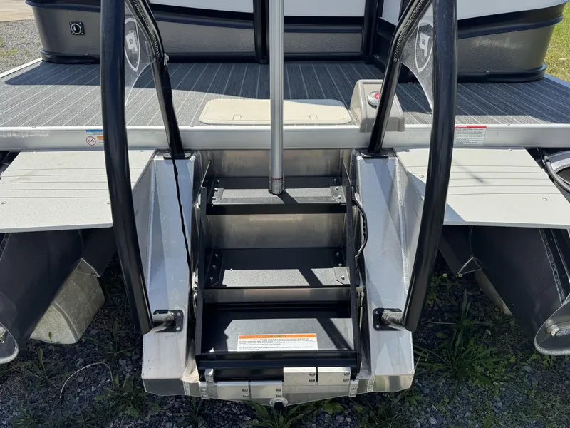 Slide: The Image of Premier ESCALANTE 330 2025 - 42