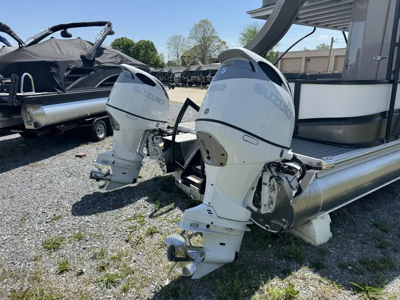 Slide: The Image of Premier ESCALANTE 330 2025 - 43