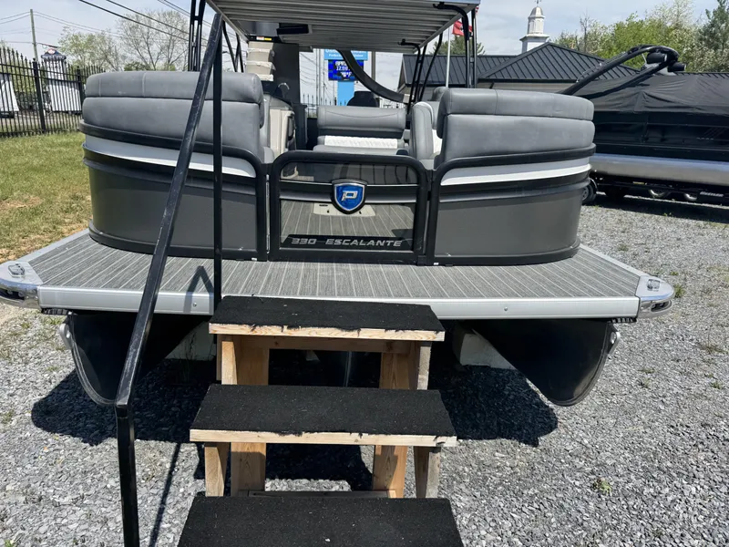 Slide: The Image of Premier ESCALANTE 330 2025 - 46