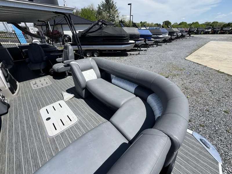 Slide: The Image of Premier ESCALANTE 330 2025 - 48