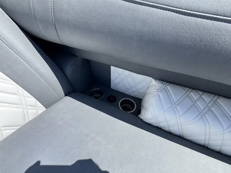 Slide: The Image of Premier ESCALANTE 330 2025 - 49