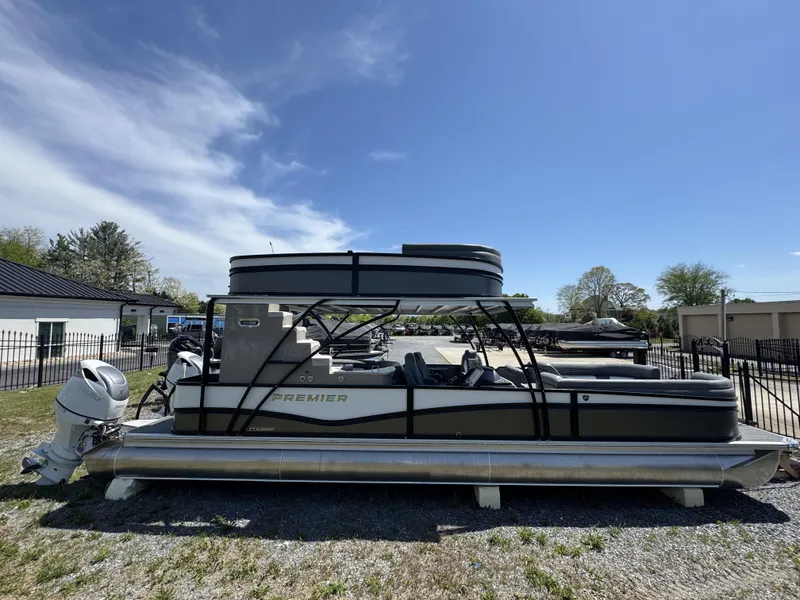 Slide: The Image of Premier ESCALANTE 330 2025 - 6