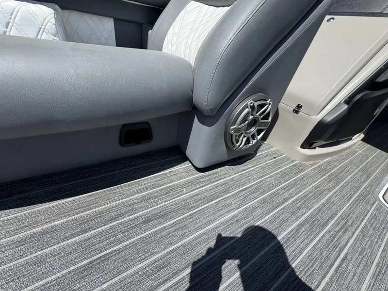 Slide: The Image of Premier ESCALANTE 330 2025 - 8