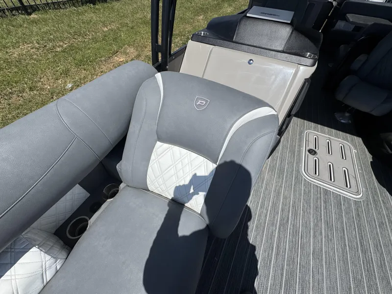 Slide: The Image of Premier ESCALANTE 330 2025 - 9