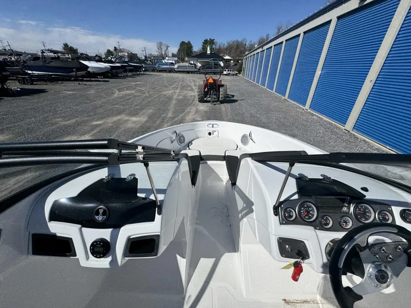 Slide: The Image of Tahoe 210 S 2023 - 12