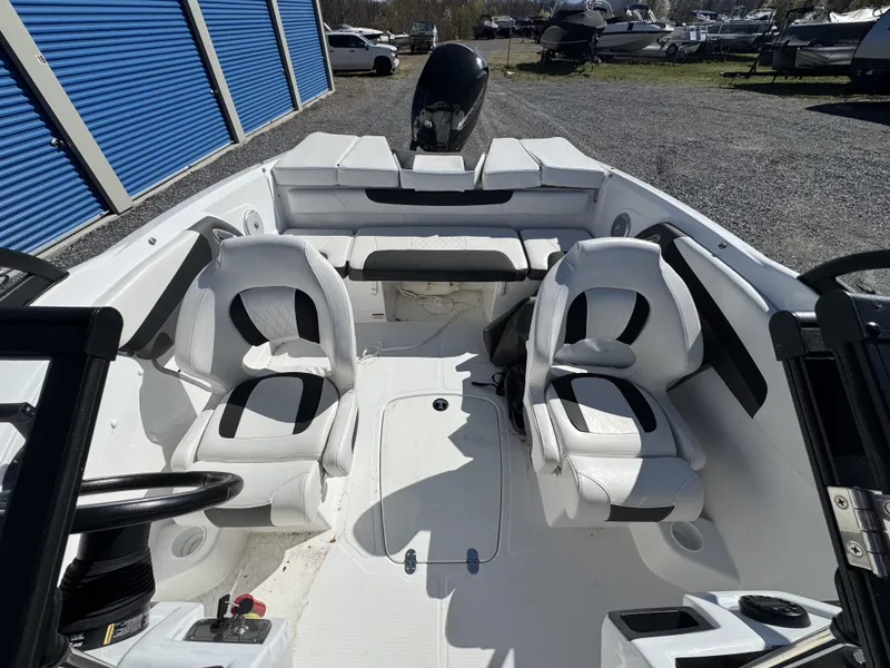 Slide: The Image of Tahoe 210 S 2023 - 14