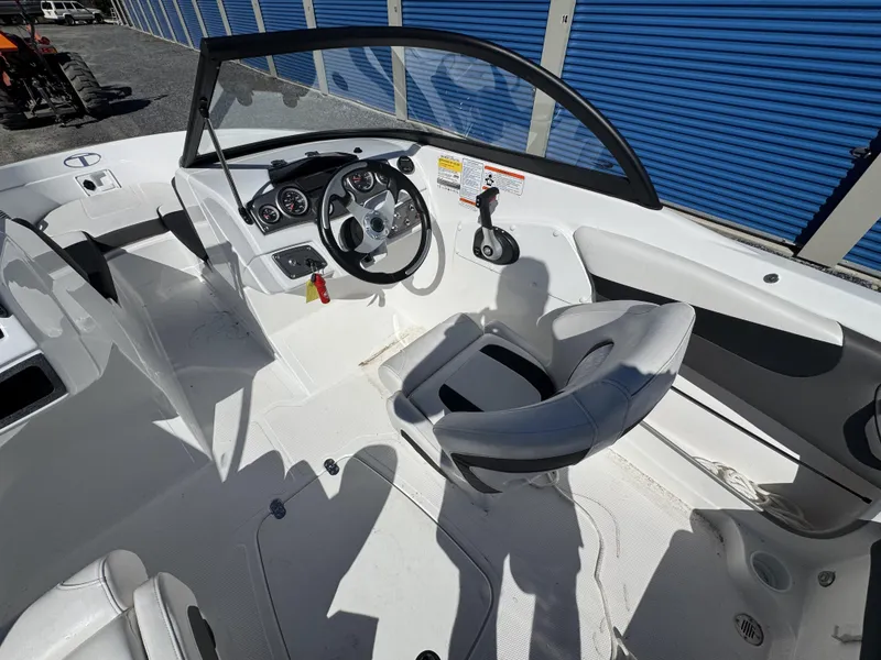 Slide: The Image of Tahoe 210 S 2023 - 15