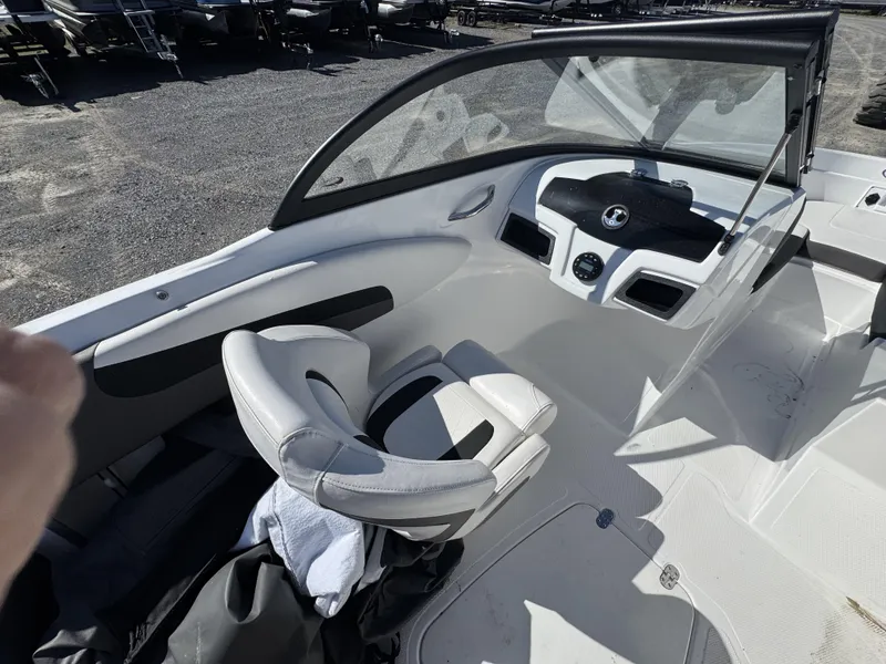 Slide: The Image of Tahoe 210 S 2023 - 16