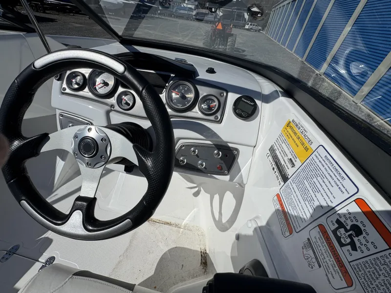 Slide: The Image of Tahoe 210 S 2023 - 17