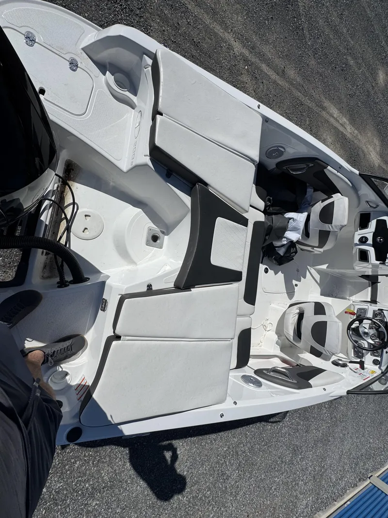 Slide: The Image of Tahoe 210 S 2023 - 2