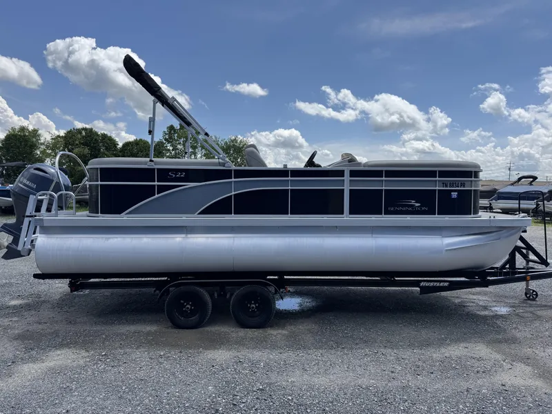 Slide: The Image of 2022 Bennington 22 SSR pontoon boat on trailer under a clear blue sky. - 10