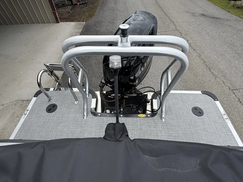 Slide: The Image of Bentley Pontoons Legacy Navigator 223 2025 - 4