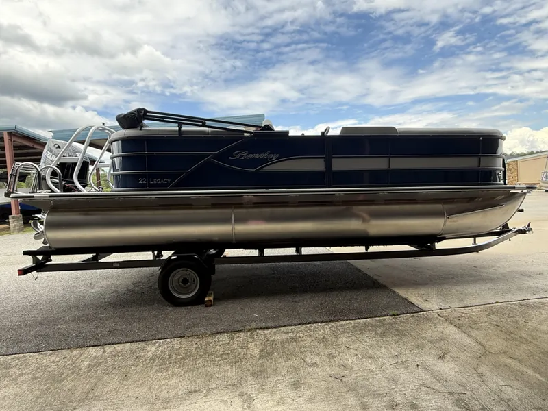 Slide: The Image of Bentley Pontoons Legacy Navigator 223 2025 - 6