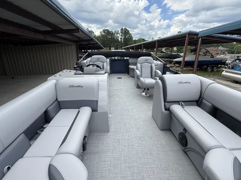 Slide: The Image of Bentley Pontoons Legacy Navigator 223 2025 - 7