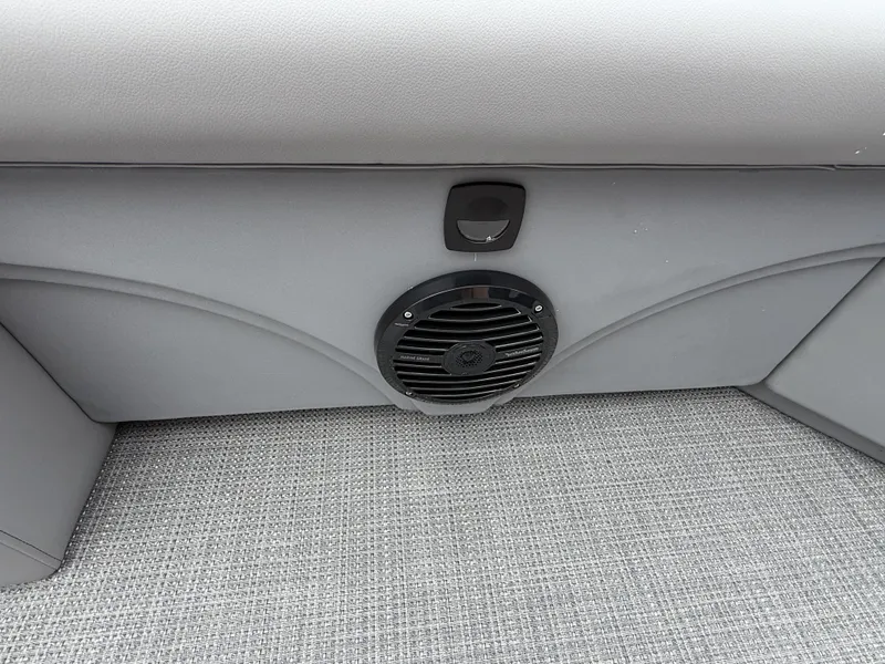 Slide: The Image of Bentley Pontoons Legacy Navigator 223 2025 - 9