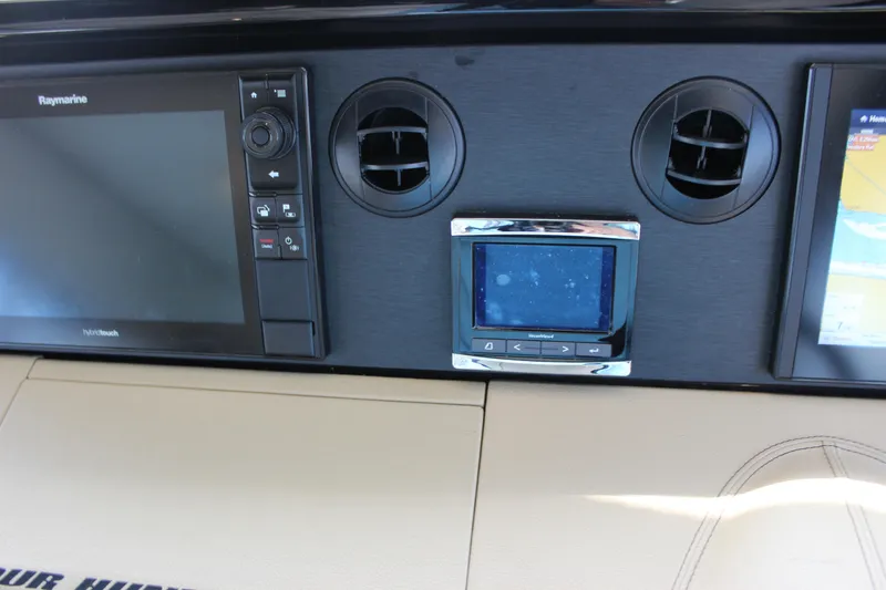 Slide: The Image of Sea Ray 400 Sundancer 2017 - 51