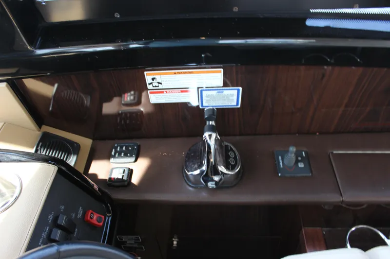 Slide: The Image of Sea Ray 400 Sundancer 2017 - 52