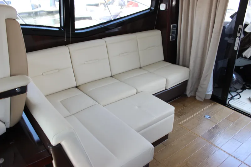 Slide: The Image of Sea Ray 400 Sundancer 2017 - 54