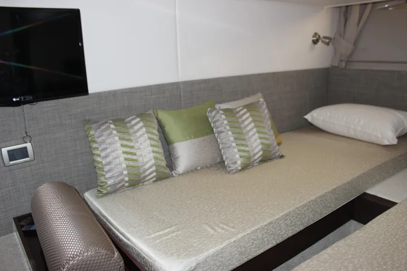 Slide: The Image of Sea Ray 400 Sundancer 2017 - 56