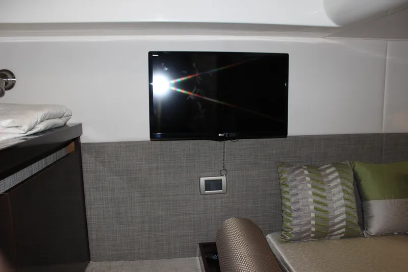 Slide: The Image of Sea Ray 400 Sundancer 2017 - 57