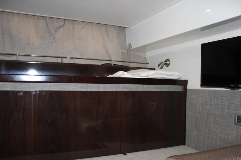 Slide: The Image of Sea Ray 400 Sundancer 2017 - 58