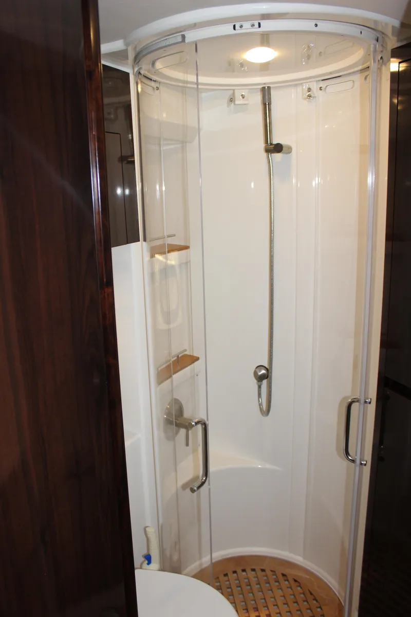 Slide: The Image of Sea Ray 400 Sundancer 2017 - 59