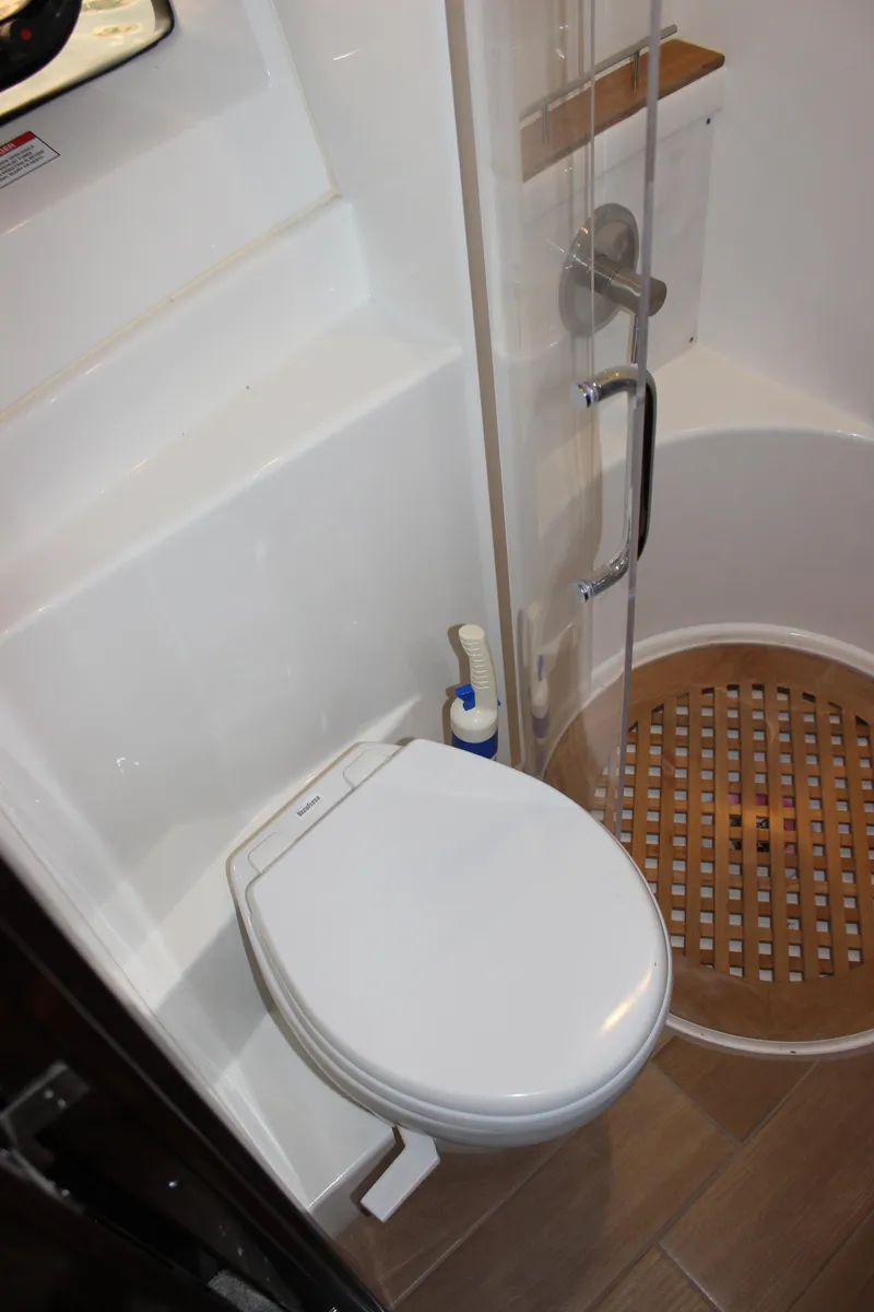 Slide: The Image of Sea Ray 400 Sundancer 2017 - 60