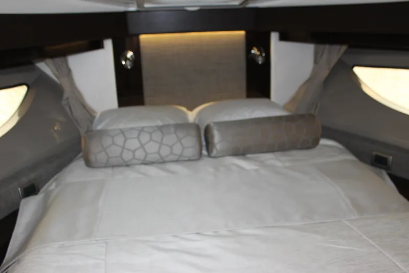 Slide: The Image of Sea Ray 400 Sundancer 2017 - 63