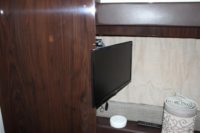 Slide: The Image of Sea Ray 400 Sundancer 2017 - 64