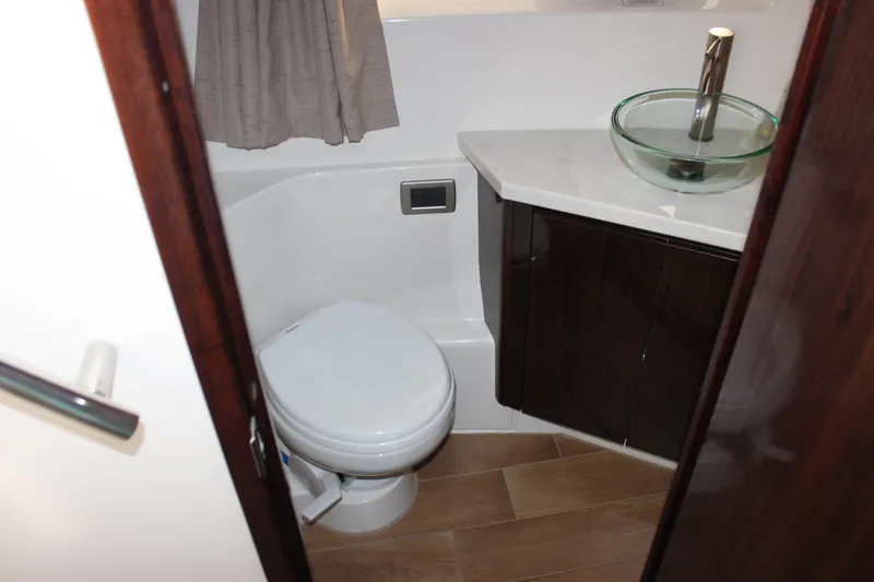 Slide: The Image of Sea Ray 400 Sundancer 2017 - 65