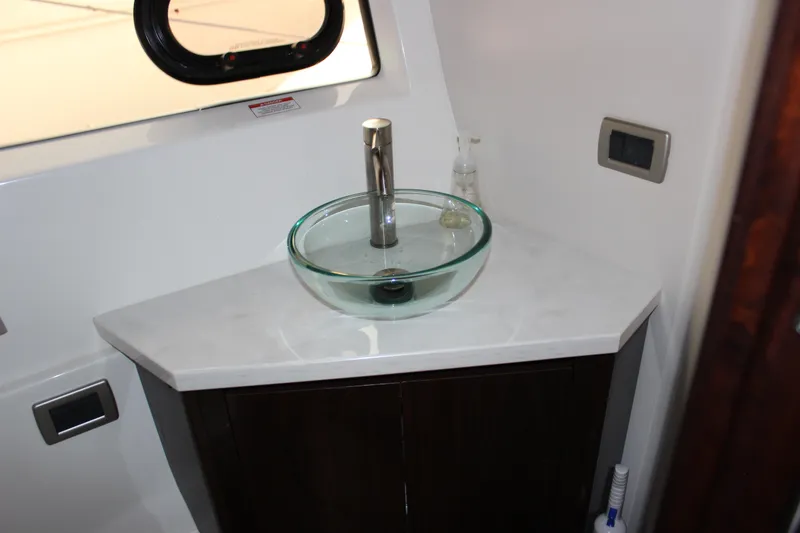 Slide: The Image of Sea Ray 400 Sundancer 2017 - 66