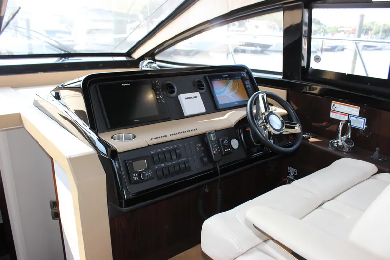 Slide: The Image of Sea Ray 400 Sundancer 2017 - 68