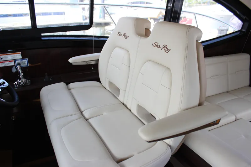 Slide: The Image of Sea Ray 400 Sundancer 2017 - 69