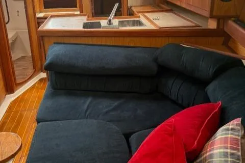 Slide: The Image of Interior of 2001 Hunter 340 yacht with black sofa and red pillow. - 14