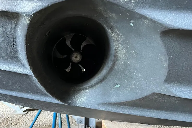 Slide: The Image of Bow thruster of 2017 Sea Ray Sundancer 400 boat, close-up view. - 23