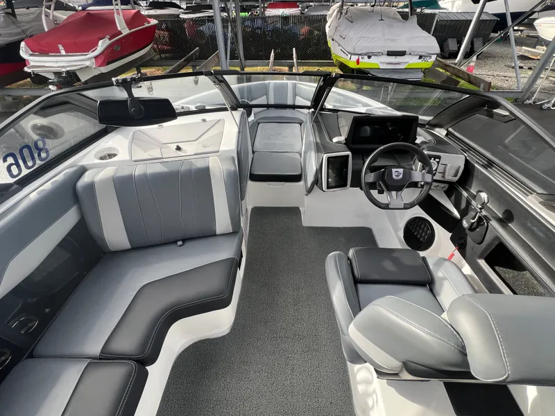 Slide: The Image of Malibu Wakesetter 22 LSV 2024 - 13