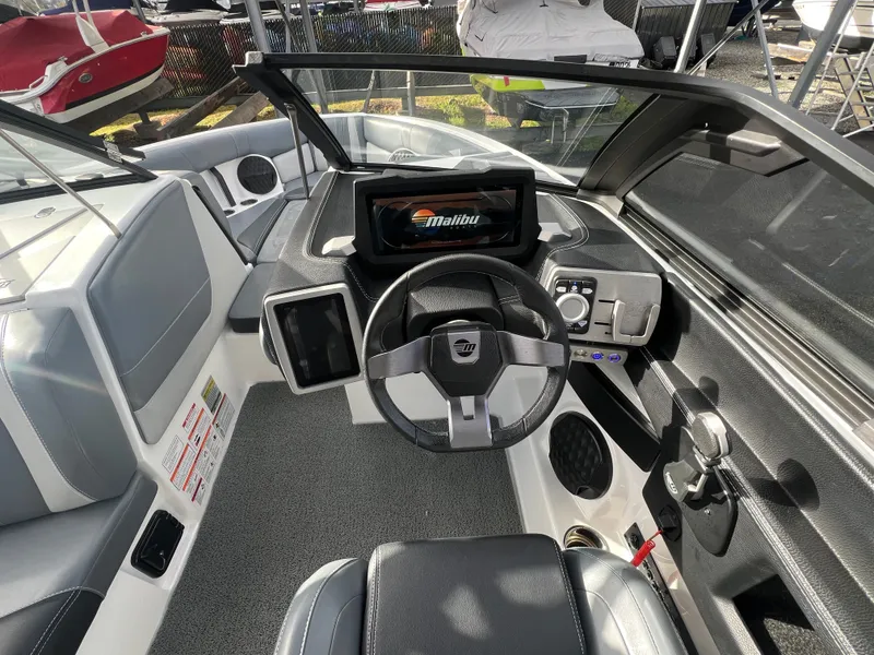 Slide: The Image of Malibu Wakesetter 22 LSV 2024 - 16