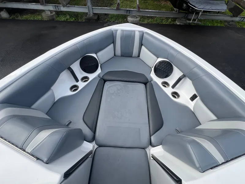 Slide: The Image of Malibu Wakesetter 22 LSV 2024 - 17