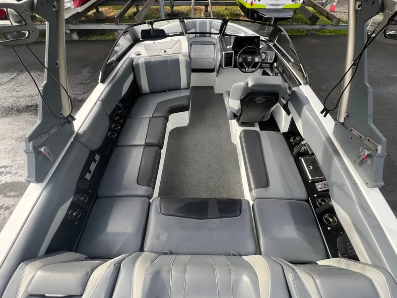 Slide: The Image of Malibu Wakesetter 22 LSV 2024 - 9