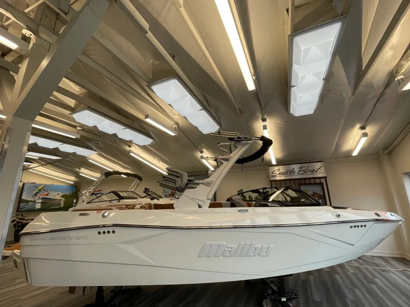 Slide: The Image of Malibu Wakesetter 23 LSV 2025 - 1