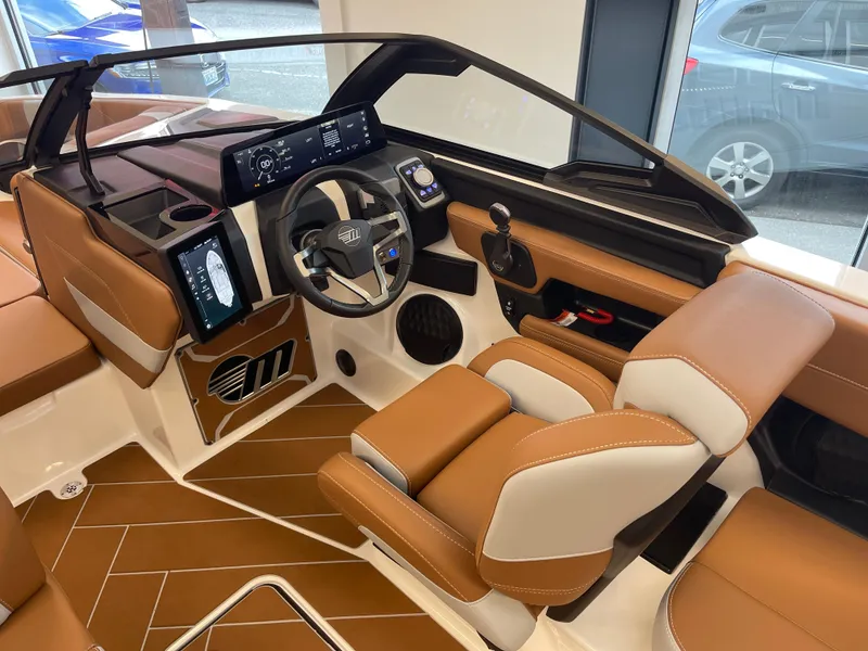 Slide: The Image of Malibu Wakesetter 23 LSV 2025 - 10