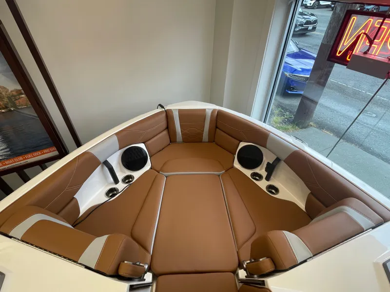 Slide: The Image of Malibu Wakesetter 23 LSV 2025 - 13