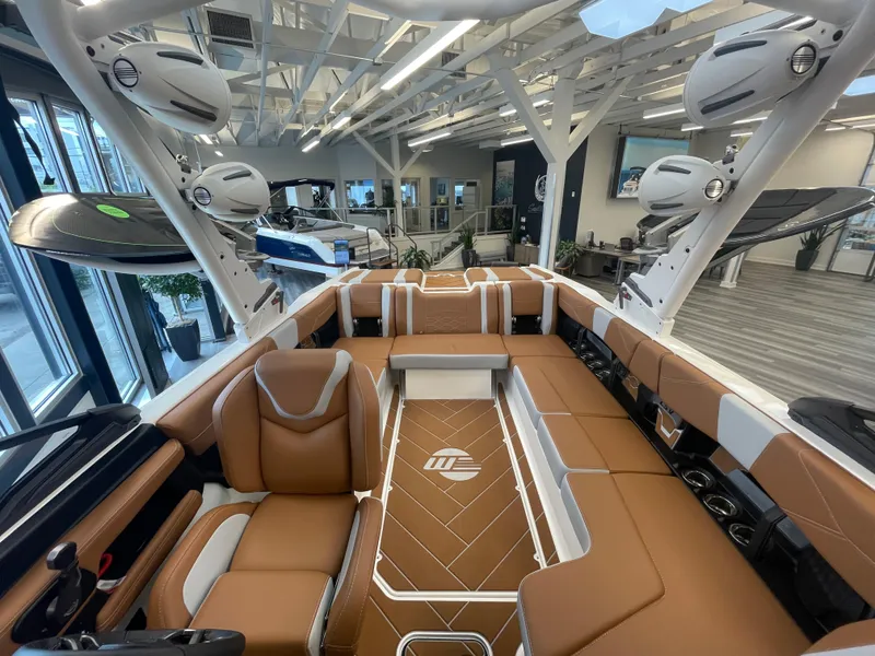 Slide: The Image of Malibu Wakesetter 23 LSV 2025 - 14