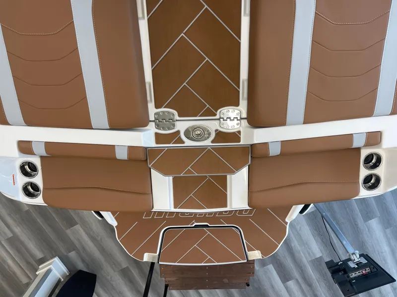 Slide: The Image of Malibu Wakesetter 23 LSV 2025 - 15