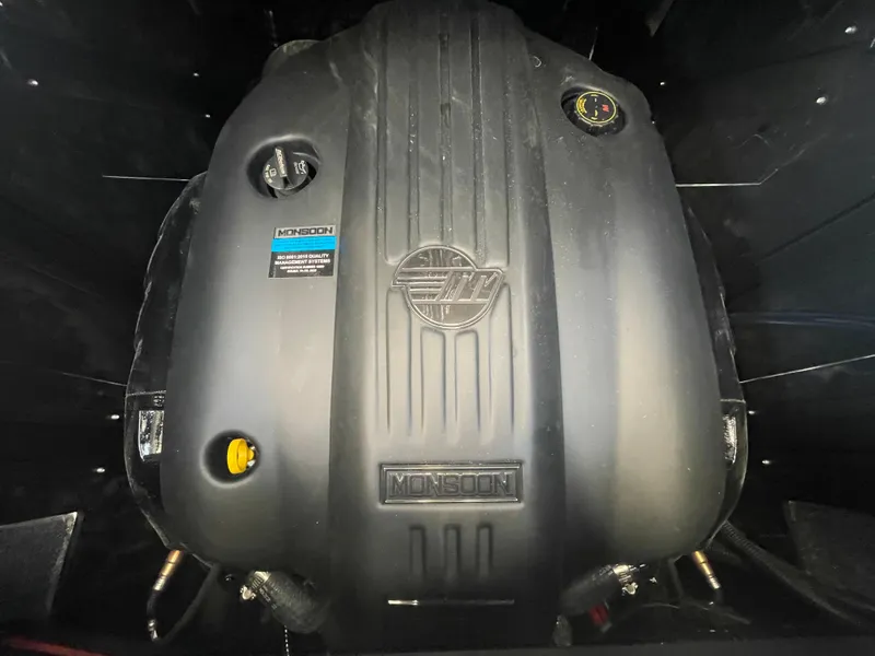 Slide: The Image of Malibu Wakesetter 23 LSV 2025 - 16