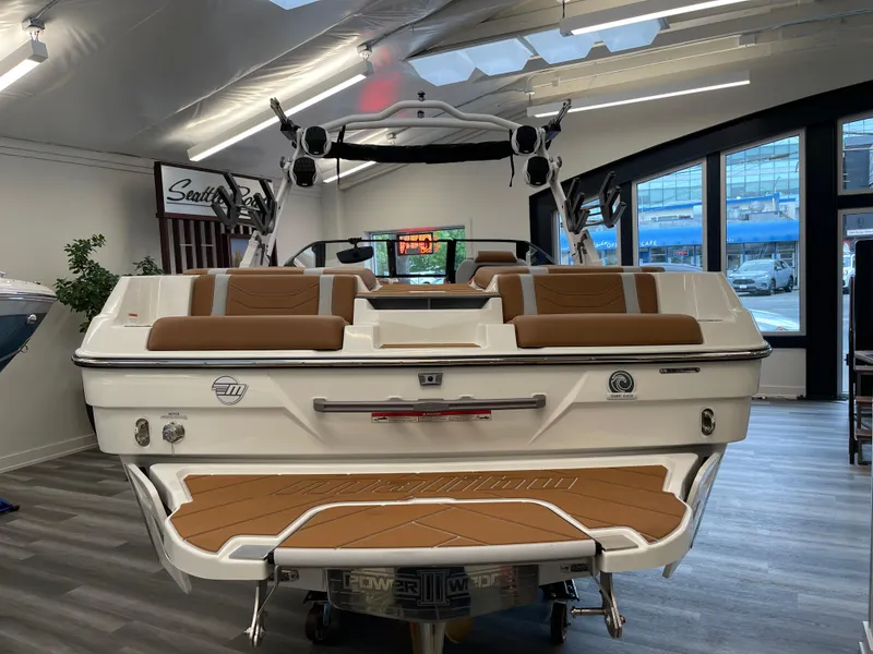 Slide: The Image of Malibu Wakesetter 23 LSV 2025 - 3