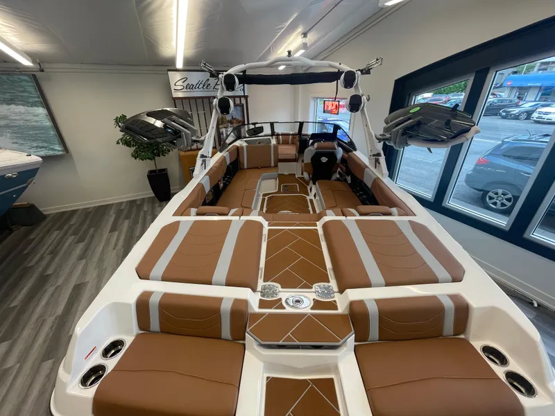 Slide: The Image of Malibu Wakesetter 23 LSV 2025 - 7