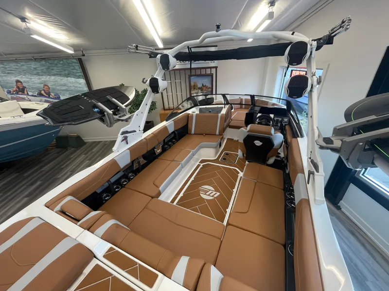 Slide: The Image of Malibu Wakesetter 23 LSV 2025 - 8