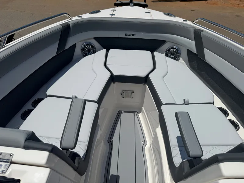 Slide: The Image of Chaparral 26 Surf 2025 - 11